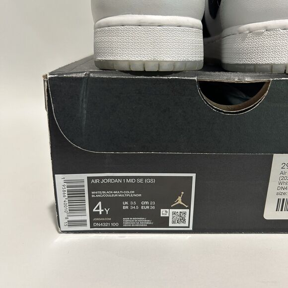 Nike Shoes Air Jordan 1 Retro Mid SE GS “Diamond Shorts” 2024 - Picture 4 of 5